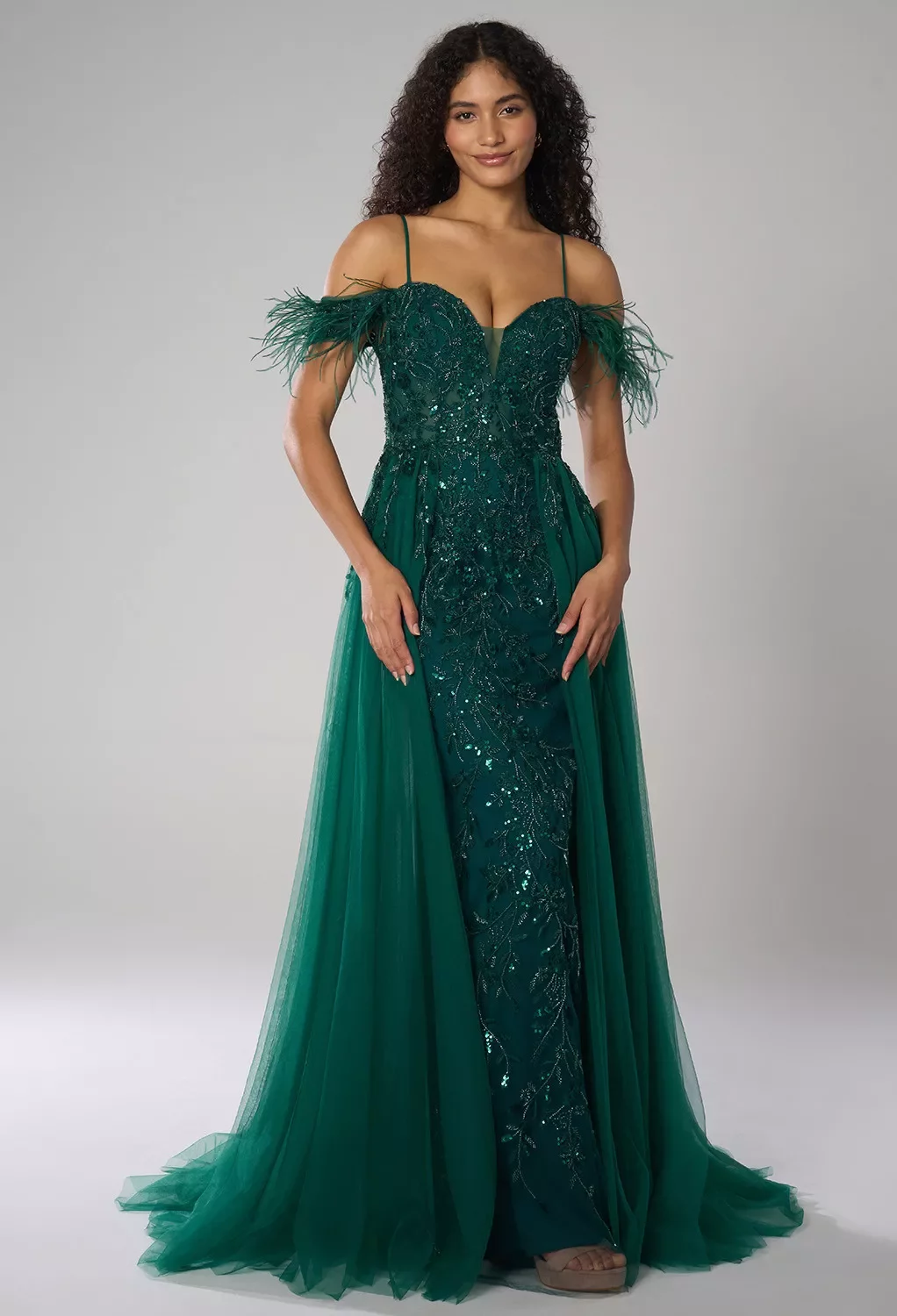 green dress kate Middleton Just Wore the Prettiest Emerald-Green Gown in Ireland hideuk-PDPTAG3 main image 0