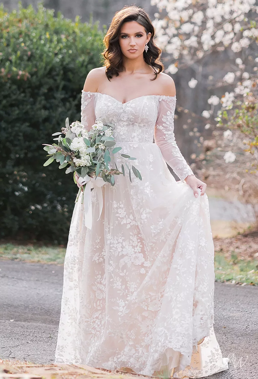 navy blue dress for baby girl Chic Strapless A-Line Wedding Dress with Floral Lace Appliqués main image 0