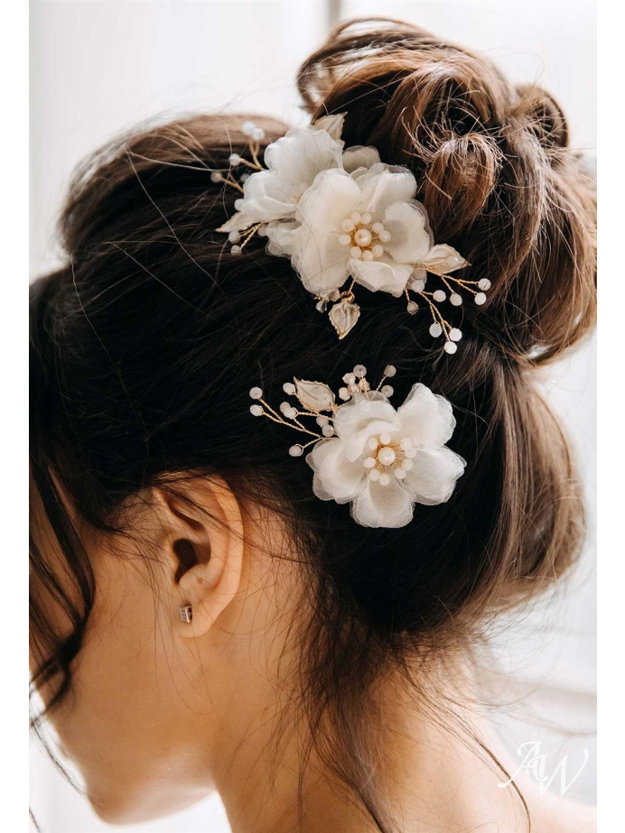AW 2PCS Flowered Bridal Hair Clips
