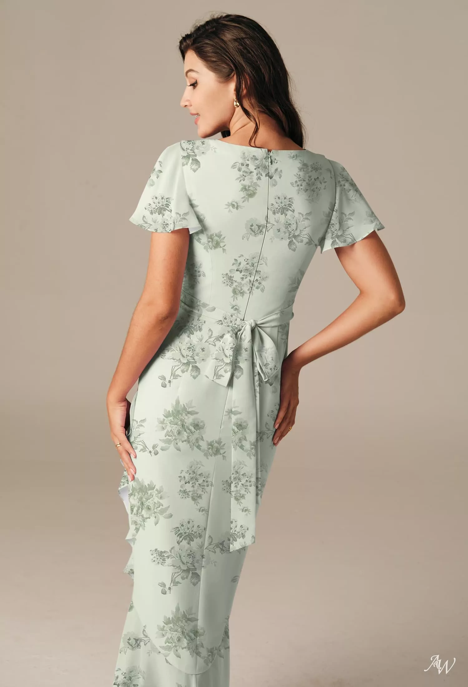 pistachio green bridesmaid dresses Sweetheart Chiffon A-Line Dress with Slit in Pale helping you stay polished from the morning preparations through the late AW.Bridal Mermaid V-Neck Hi Lo