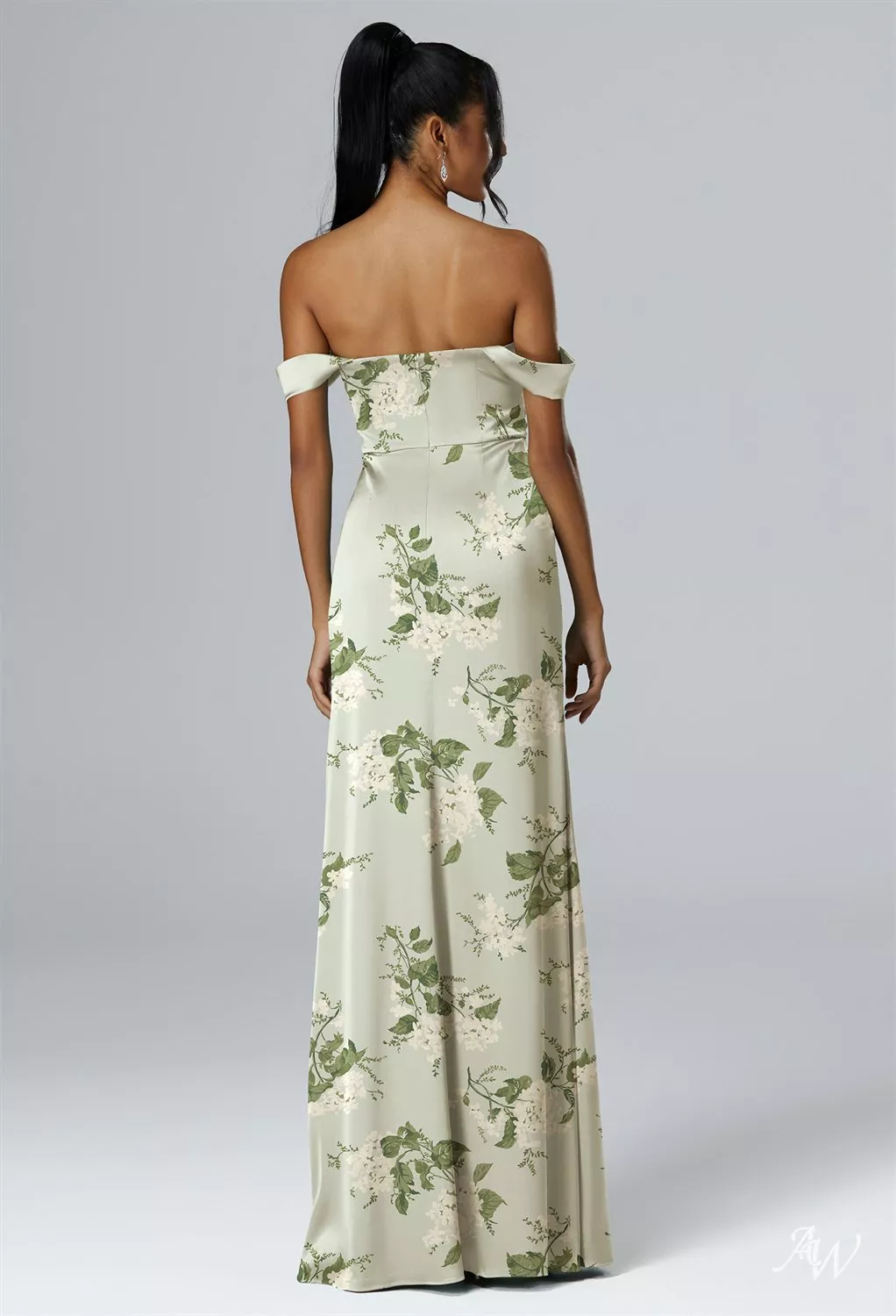 garden wedding dress bridesmaid A Suzanne Neville Gown for a Relaxed and Elegant Garden Wedding