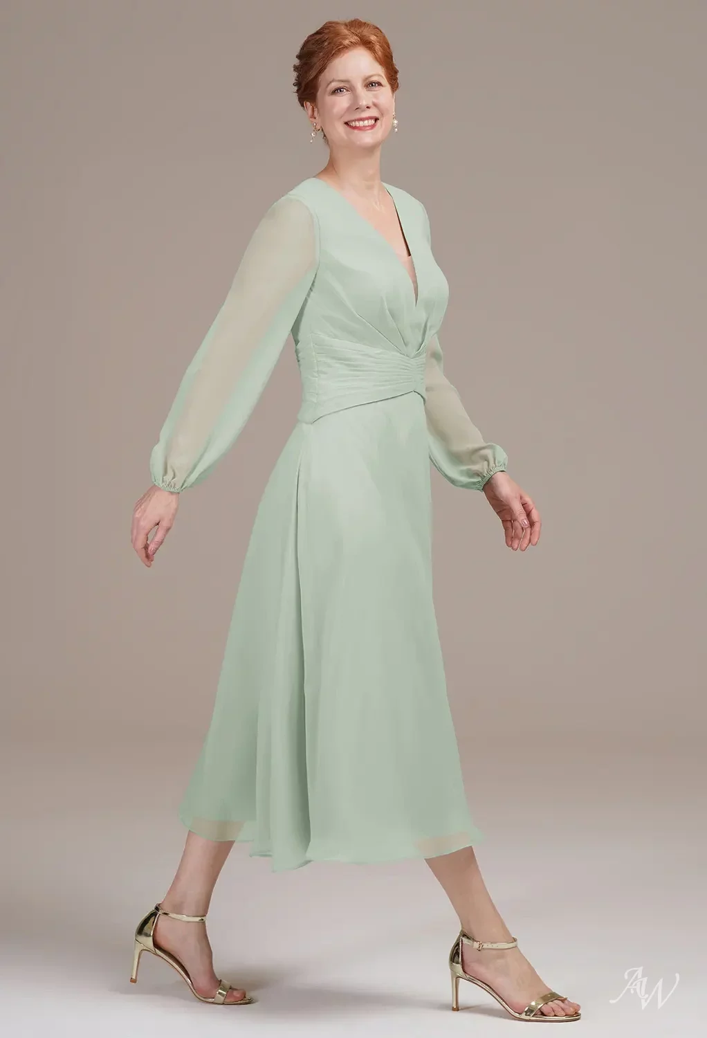 green emerald velvet dress Amazon.com: Tea Length Mother of The Bride Dresses for Wedding Plus Size 2  Pieces Chiffon Mint-Green Cocktail Dress with Jacket, US 16w : Clothing,  Shoes & Jewelry main image 0