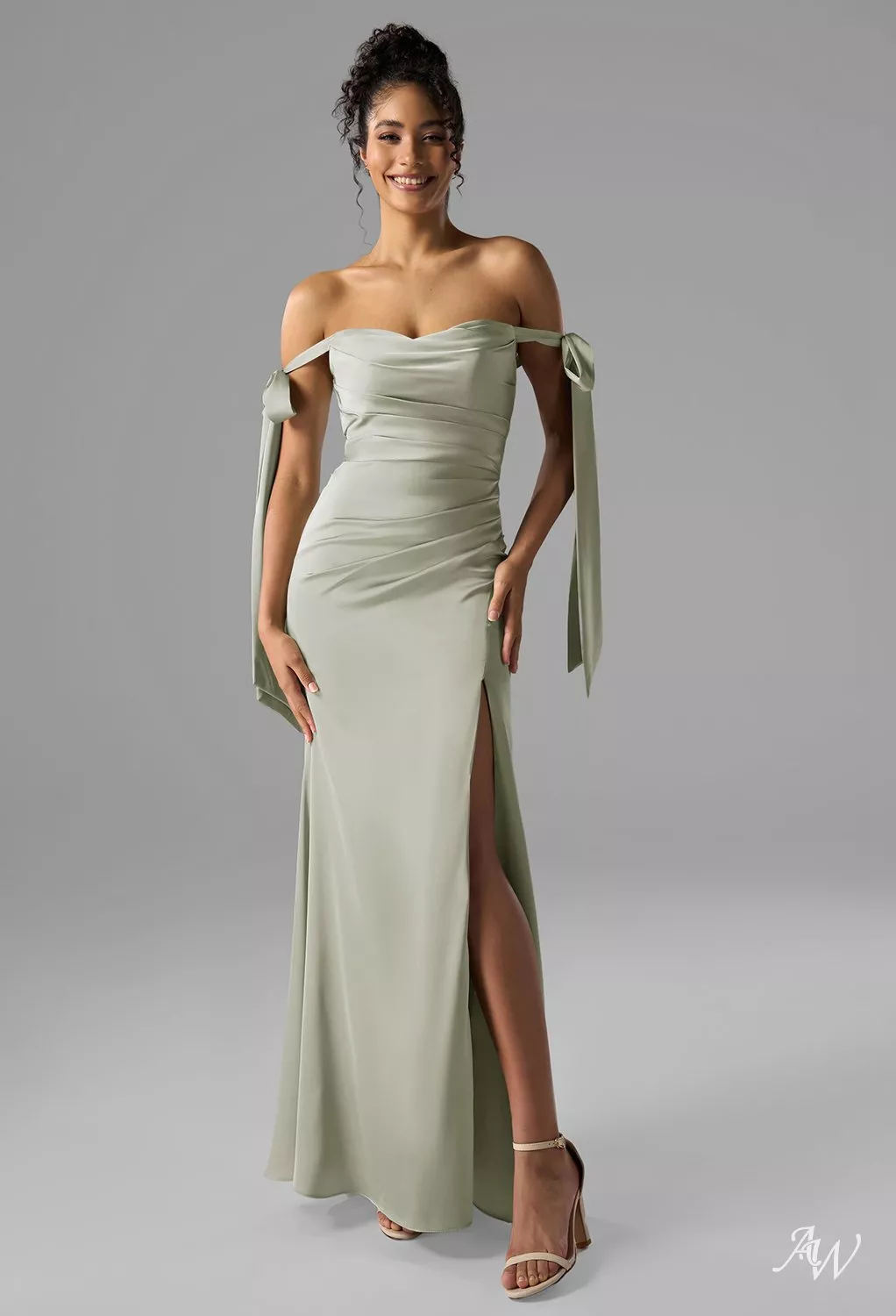 champagne trumpet dress May Queen flare silhouette Versace Merino Wool Fitted neckline:High Neck Fabric:Chiffon